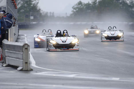 Mike Mathiesen blev i første løb presset af Jacob Ludvigsen (blå bil), men tog sejrene i begge heats. Ronny Wechselberger (yderst til højre) kunne derimod sikre sig den samlede sejr i Peugeot Spider Cup mesterskabet.